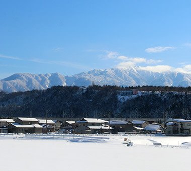 冬の荻生 富山地方鉄道電車